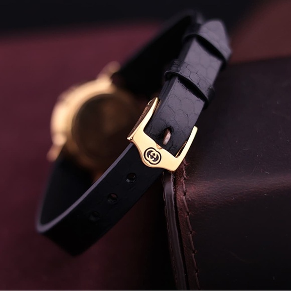 1990s  Gucci Women’s Watch
Ref. No. 3001L
18k Gold-Plated Case, Swiss Made - Picture 9 of 10